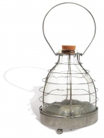 Wespenpot in zinken houder